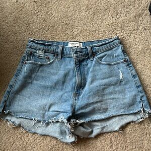 ABERCROMBIE high rise mom short
